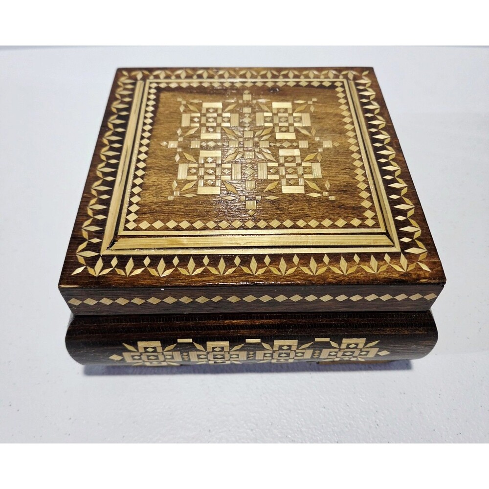 Russian Wooden Jewelry Trinket Box Inlaid With Straw